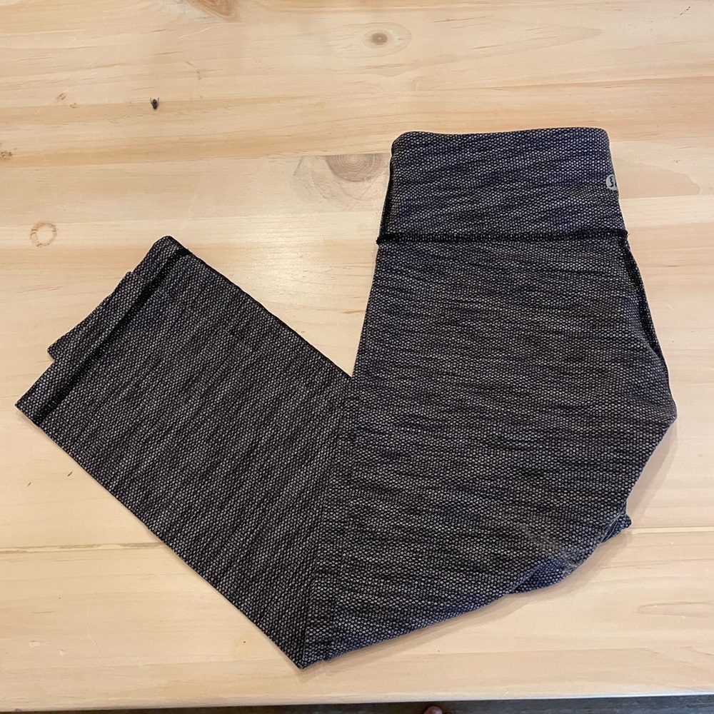 Lululemon Diamond Jacquard Space Dye crops - size 6